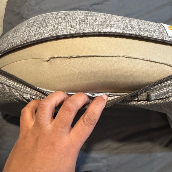 Eegobaby breastfeeding pillow - Picture 3 of 3